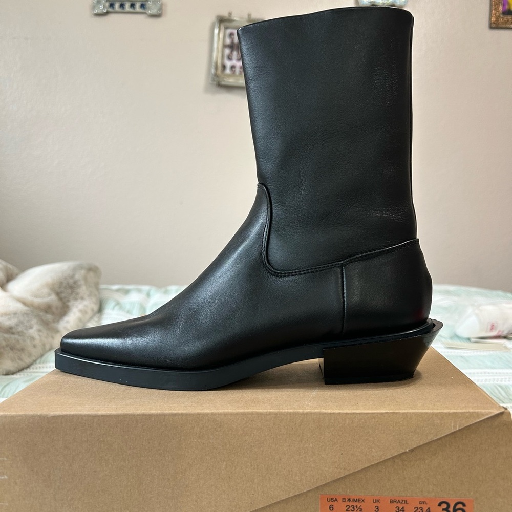 Brand new and never worn Zara boots. Made from Spain. Real leather. gorgeous!